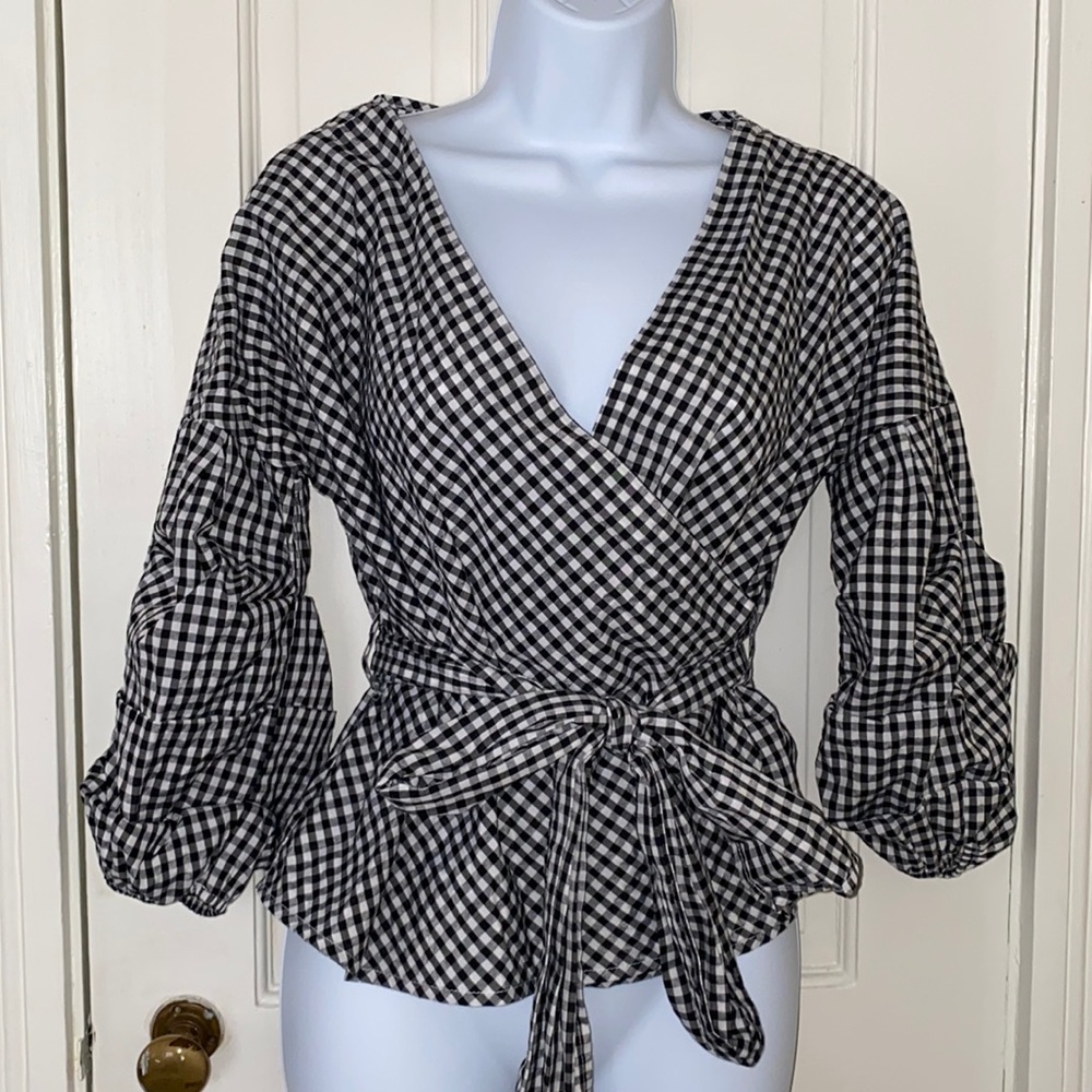 Gingham tie ruffled blouse